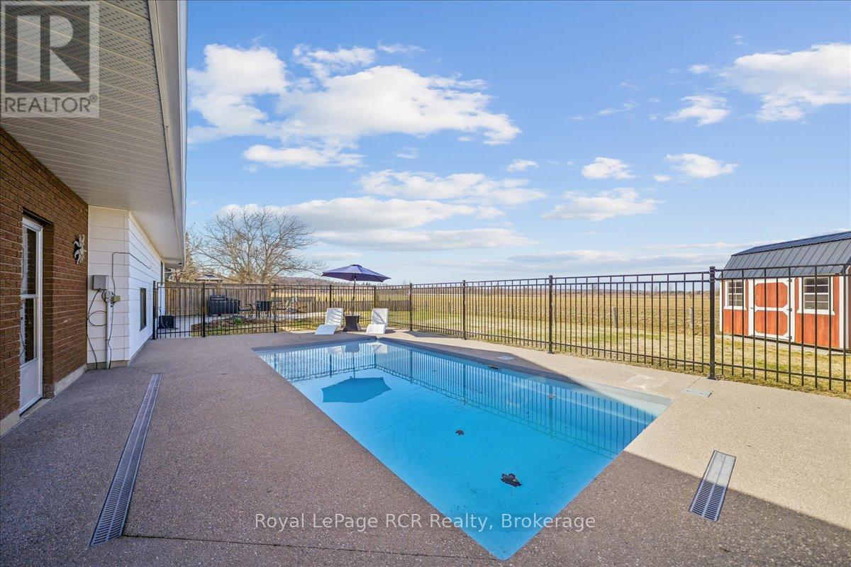 883 30th Street W, Georgian Bluffs, Ontario N4K 6V5 - Photo 43 - X12966186