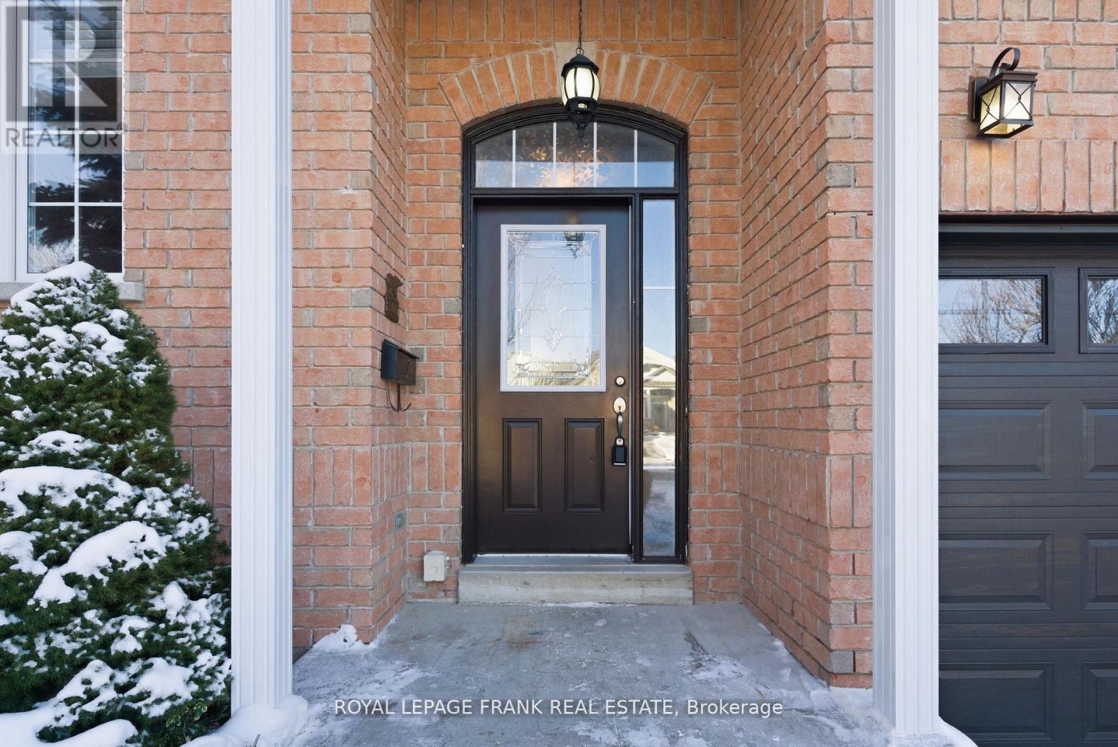 7 Brock Street, Kawartha Lakes, Ontario  K9V 0B9 - Photo 3 - X12872816