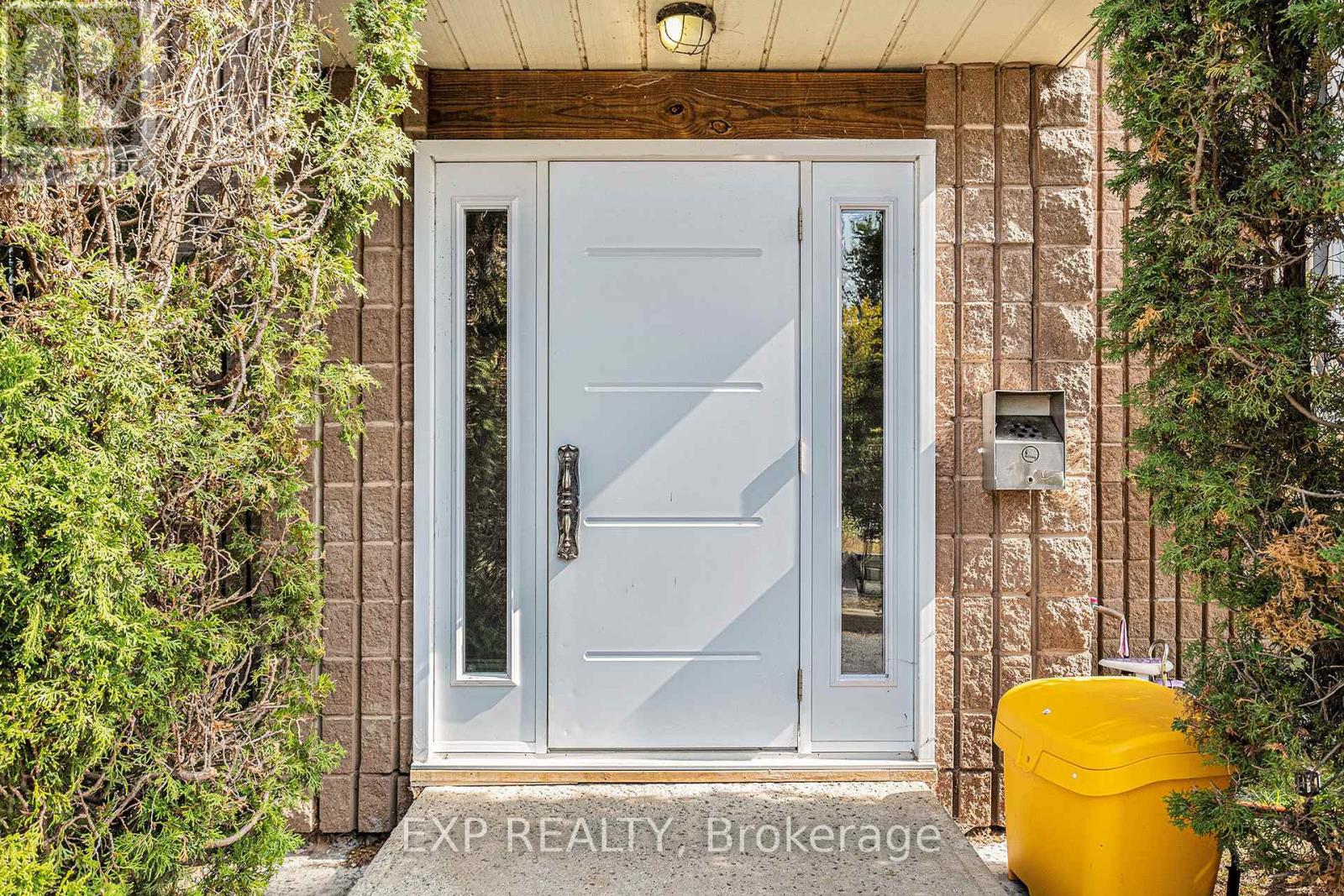 4 - 875 Laurier Street, Clarence-Rockland, Ontario K4K 1E6 - Photo 3 - X12616382