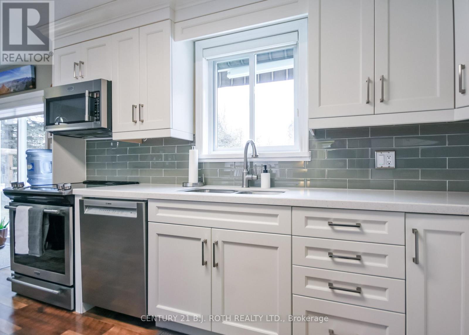 228 Spencer Avenue, Essa (Thornton), Ontario  L0L 2N0 - Photo 11 - N12966582