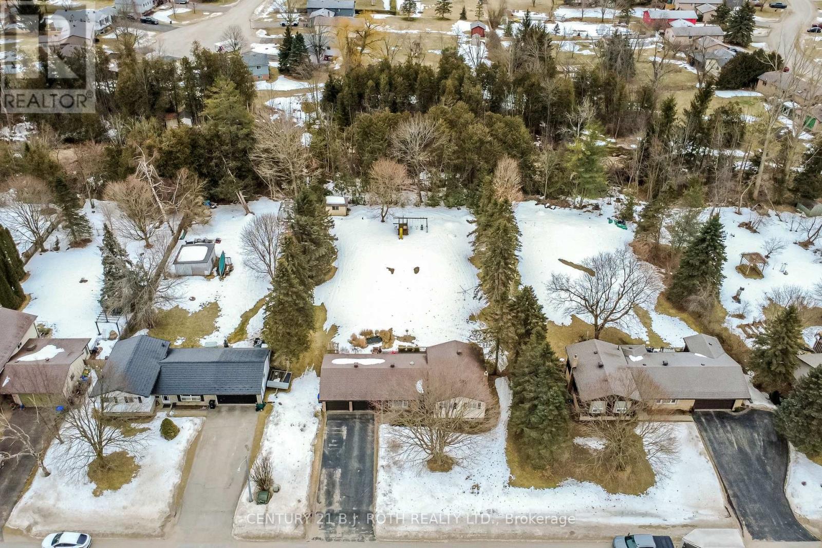 228 Spencer Avenue, Essa (Thornton), Ontario  L0L 2N0 - Photo 3 - N12966582