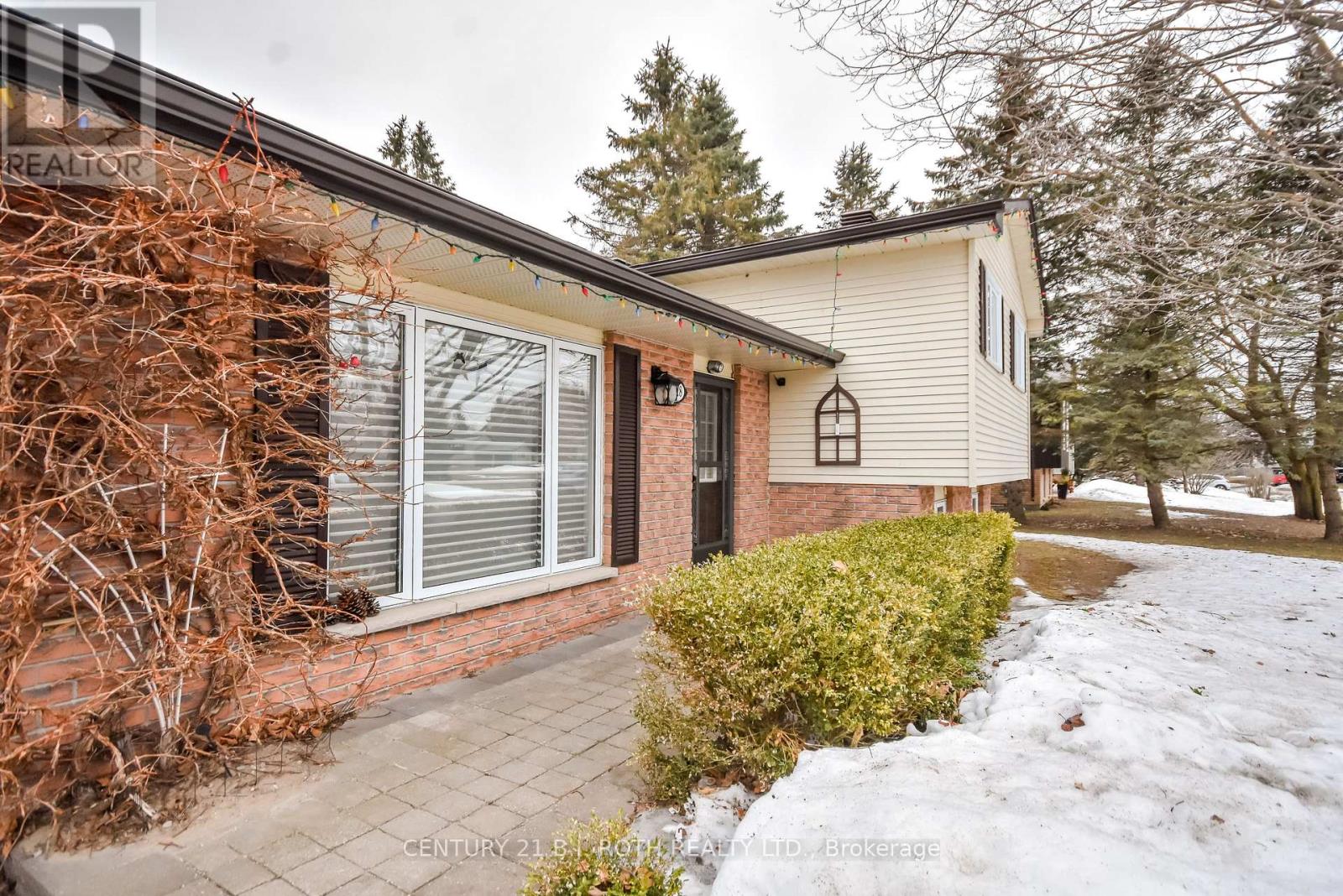 228 Spencer Avenue, Essa (Thornton), Ontario  L0L 2N0 - Photo 4 - N12966582