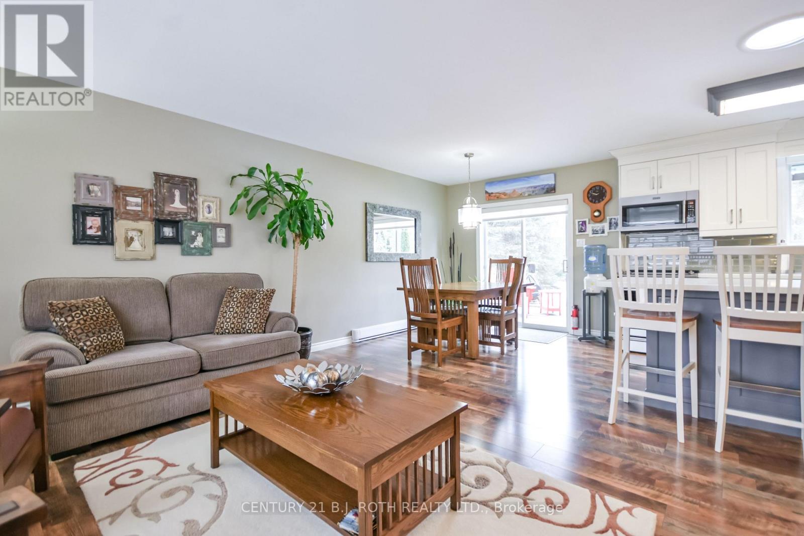 228 Spencer Avenue, Essa (Thornton), Ontario  L0L 2N0 - Photo 7 - N12966582