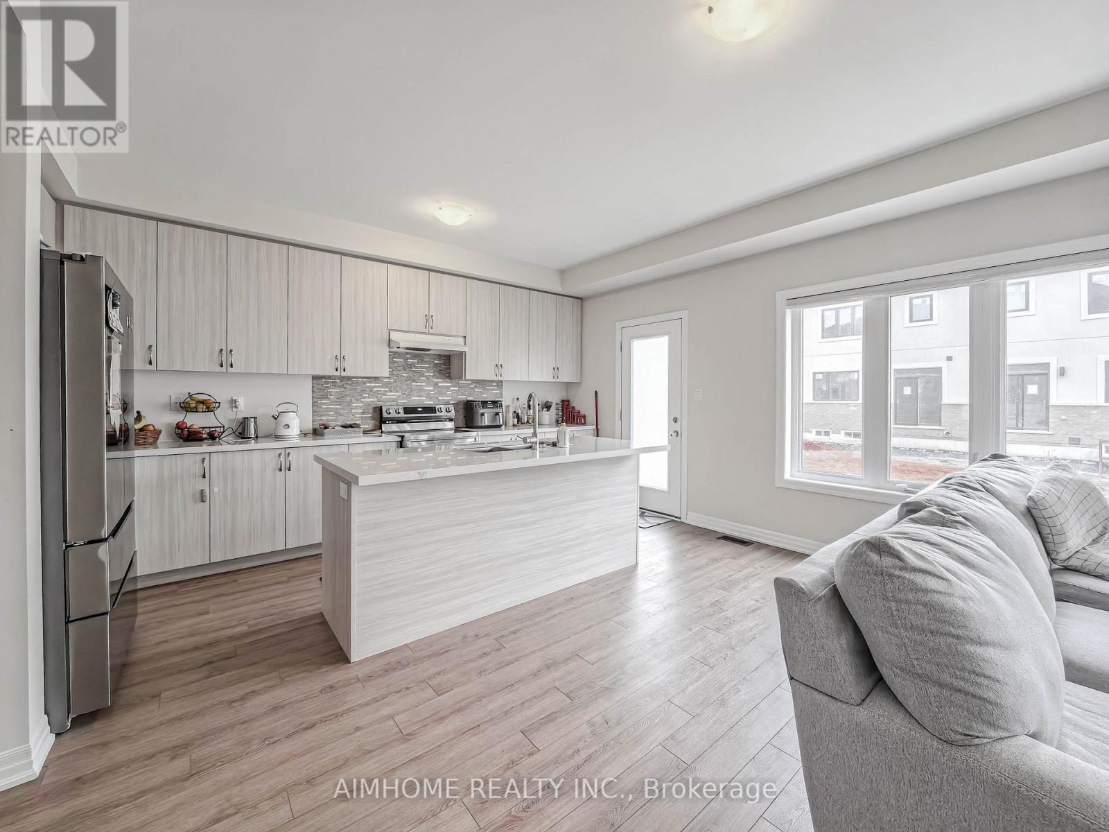 3 Ken Davie Gate, Georgina, Ontario  L4P 0S3 - Photo 10 - N12966598