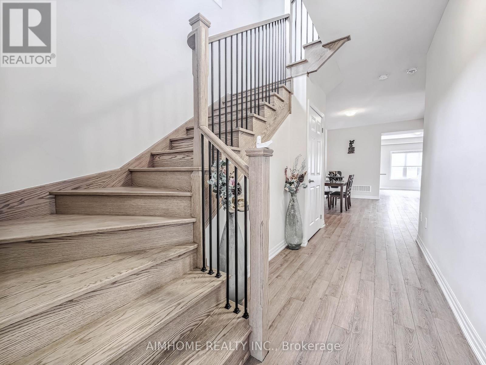 3 Ken Davie Gate, Georgina, Ontario  L4P 0S3 - Photo 2 - N12966598