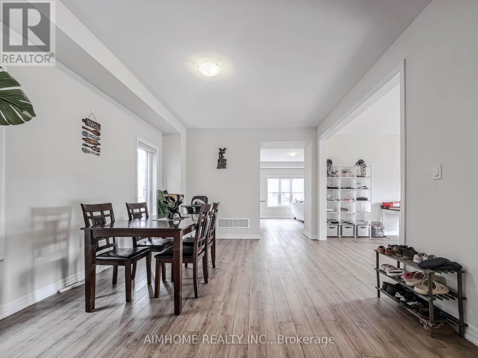 3 Ken Davie Gate, Georgina, Ontario  L4P 0S3 - Photo 6 - N12966598
