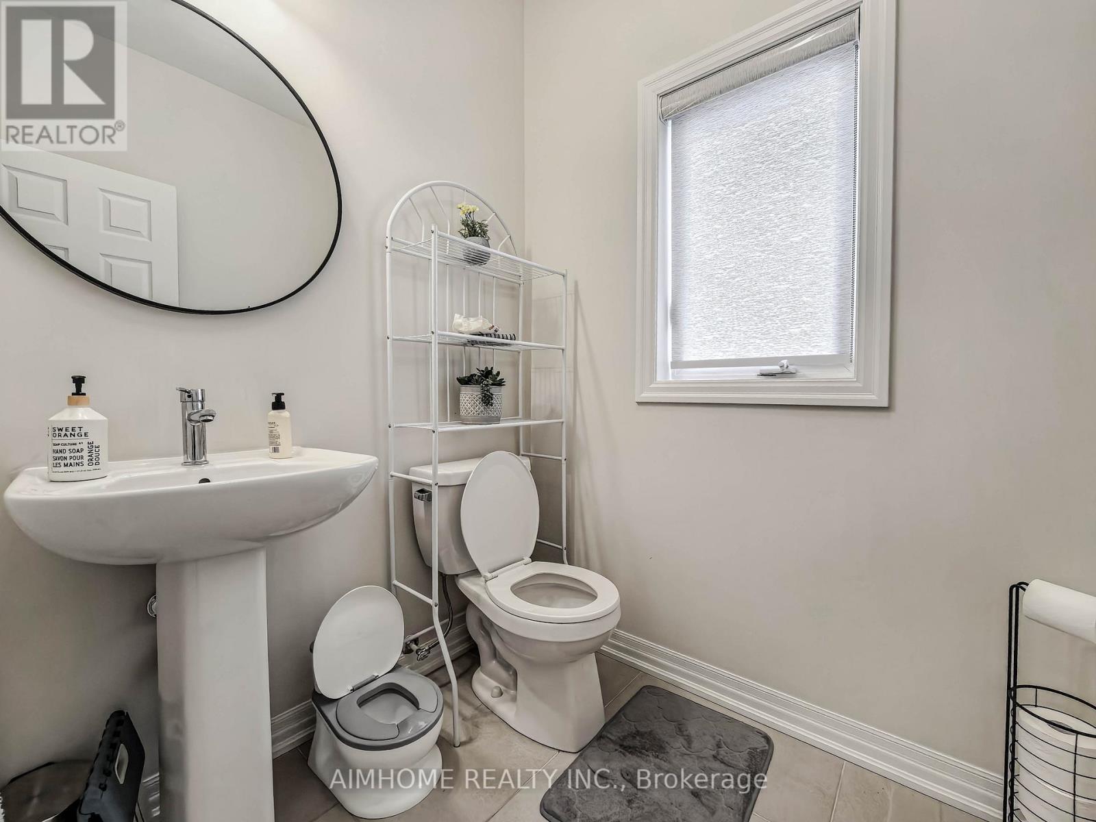 3 Ken Davie Gate, Georgina, Ontario  L4P 0S3 - Photo 9 - N12966598