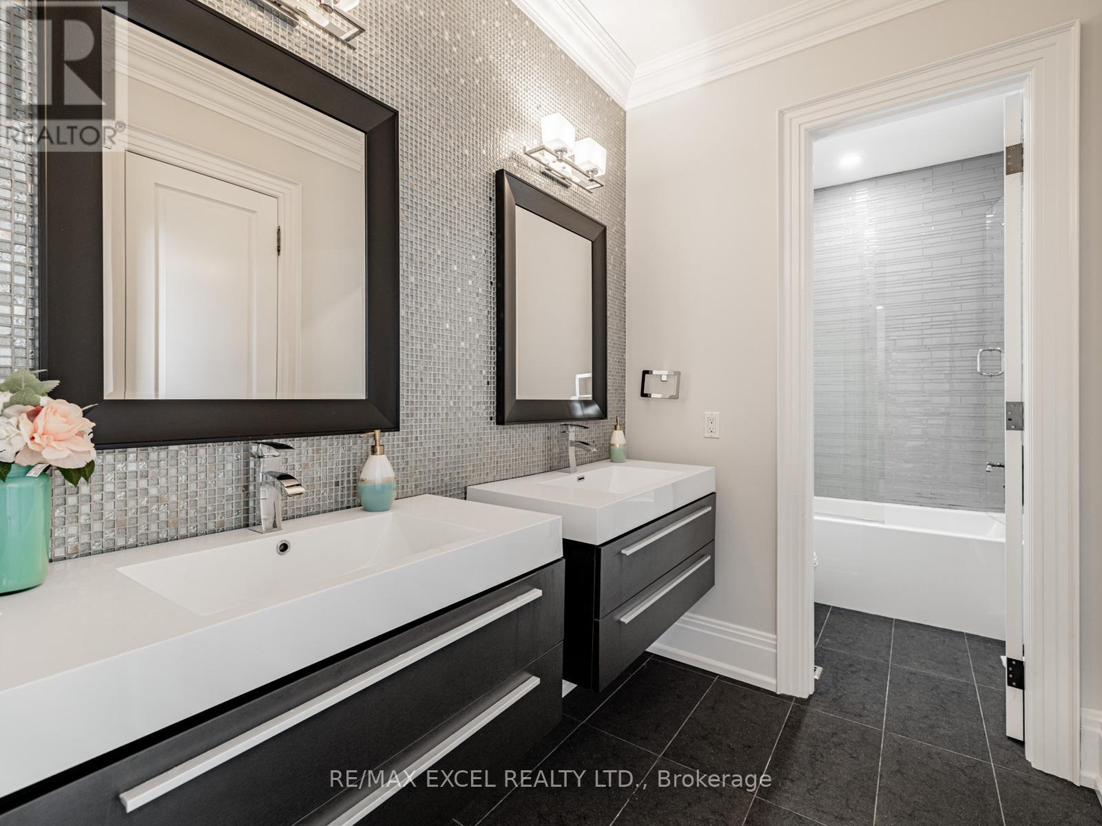 134 Spruce Avenue, Richmond Hill, Ontario  L4C 6W1 - Photo 28 - N12966608