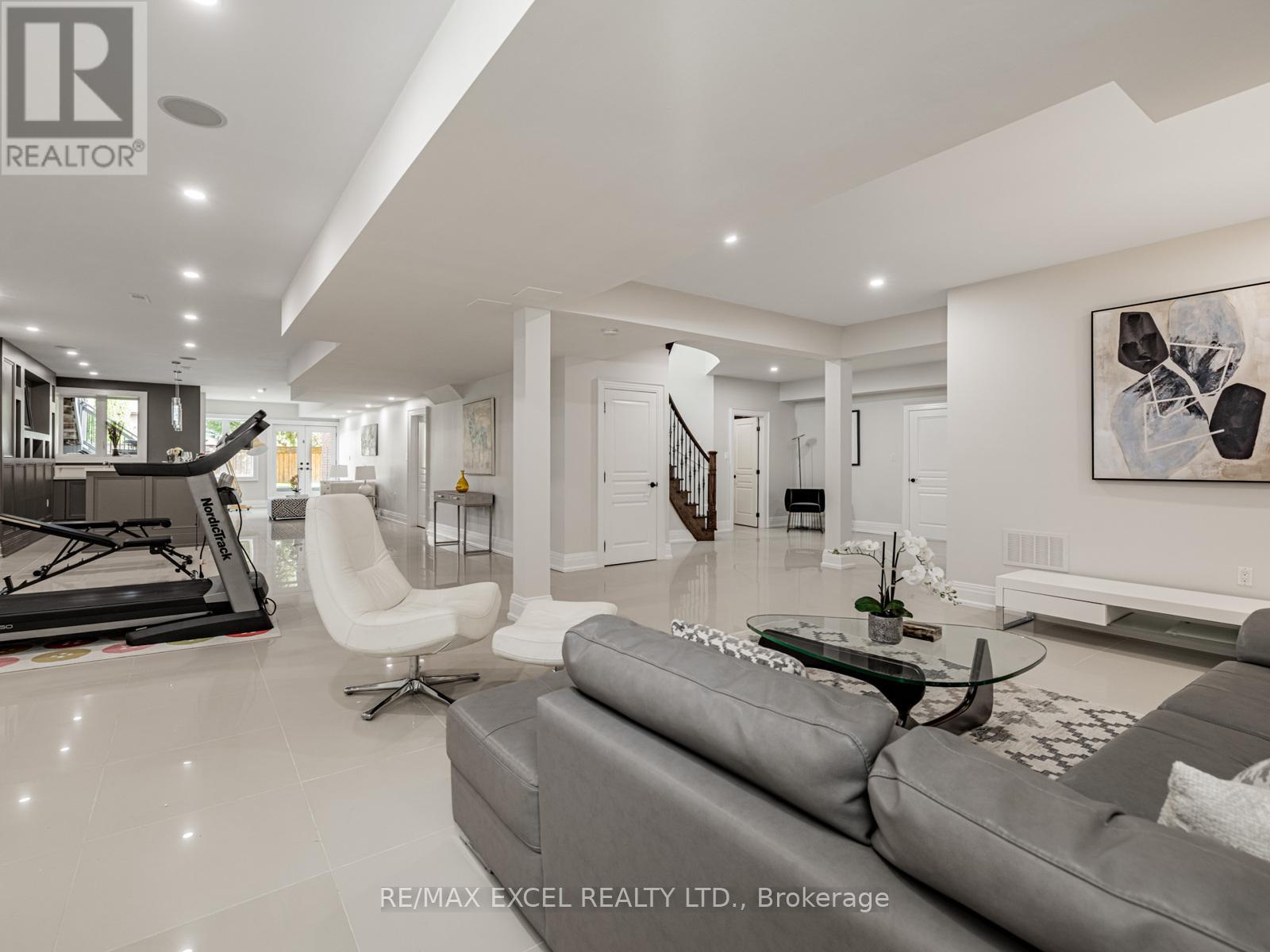 134 Spruce Avenue, Richmond Hill, Ontario  L4C 6W1 - Photo 38 - N12966608