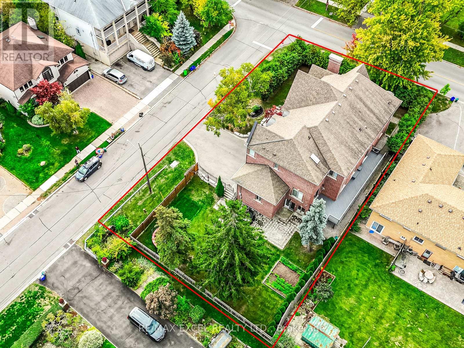 134 Spruce Avenue, Richmond Hill, Ontario  L4C 6W1 - Photo 43 - N12966608