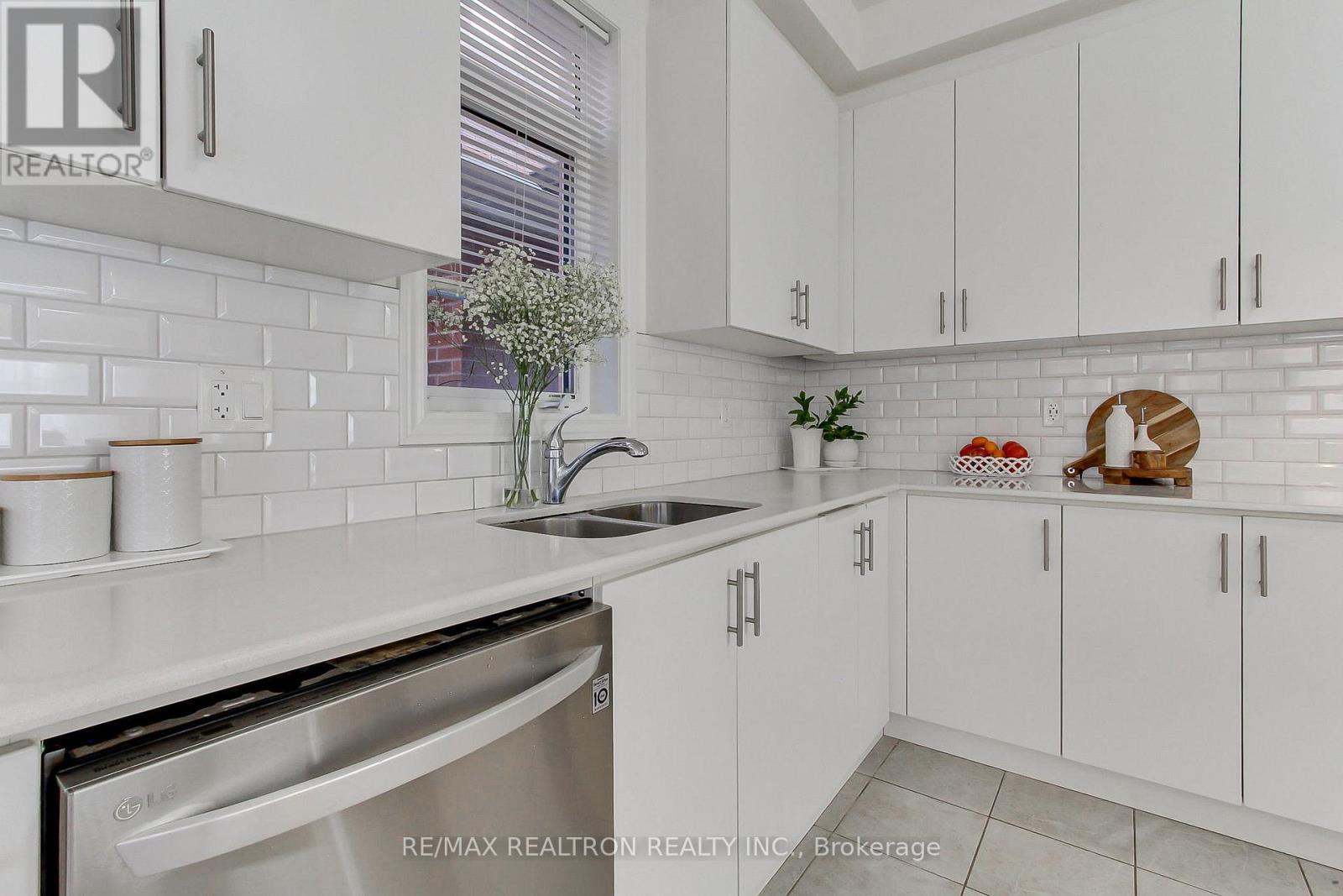 2236 Lozenby Street, Innisfil, Ontario  L9S 0M8 - Photo 15 - N12966618