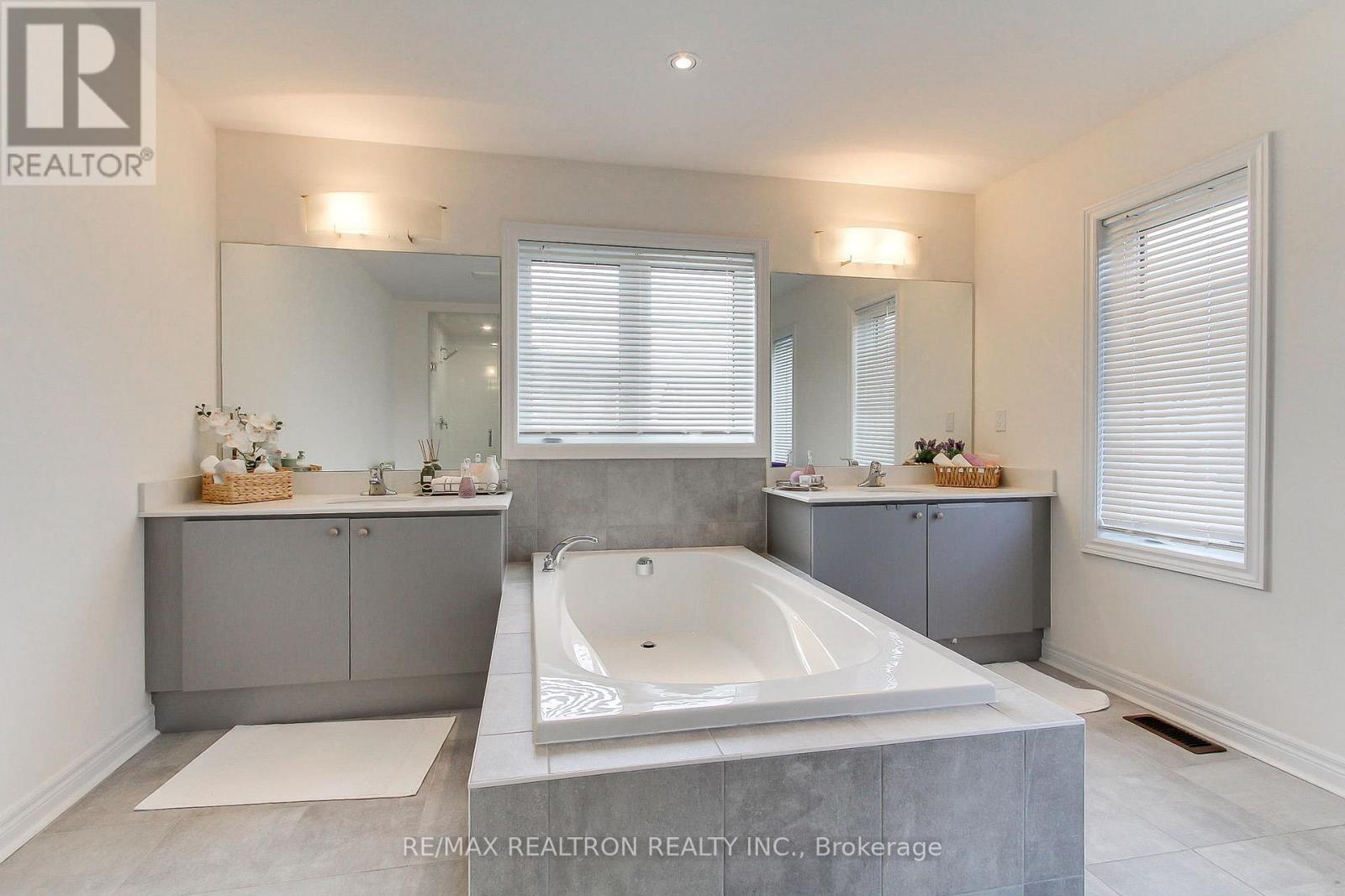 2236 Lozenby Street, Innisfil, Ontario  L9S 0M8 - Photo 33 - N12966618