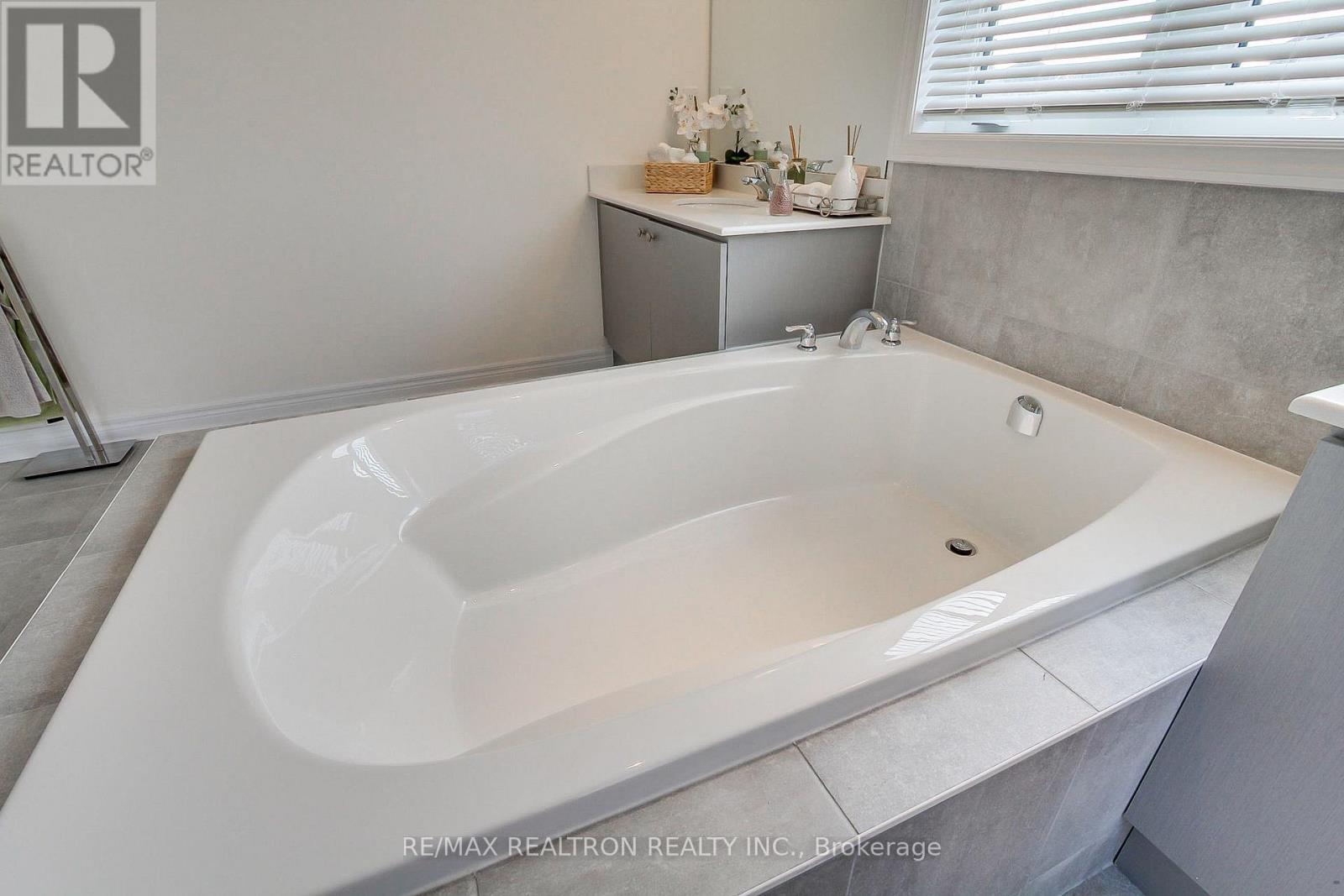 2236 Lozenby Street, Innisfil, Ontario  L9S 0M8 - Photo 34 - N12966618