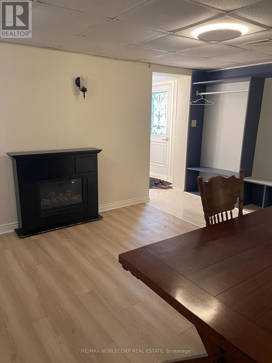 166 Collings Avenue, Bradford West Gwillimbury, Ontario  L3Z 1W1 - Photo 3 - N12966662