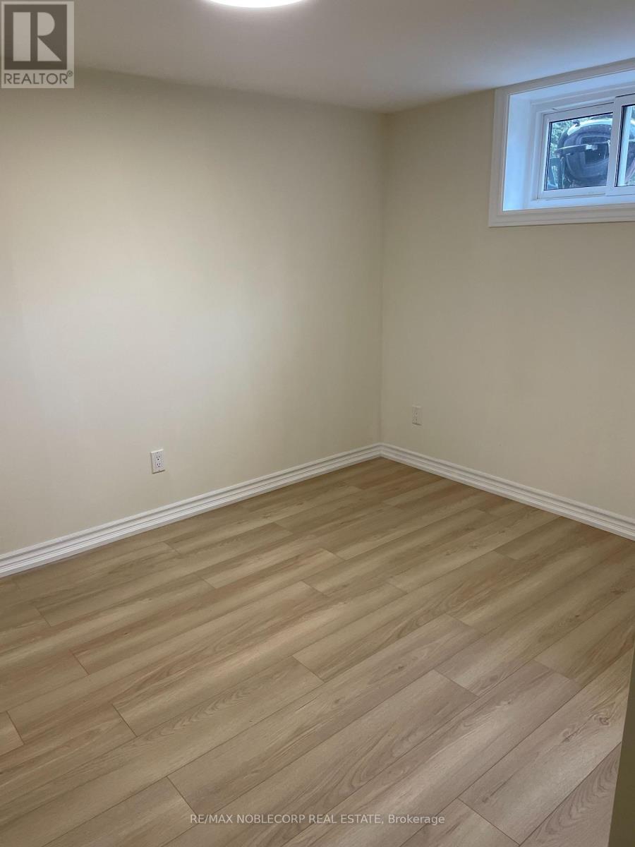 166 Collings Avenue, Bradford West Gwillimbury, Ontario  L3Z 1W1 - Photo 7 - N12966662