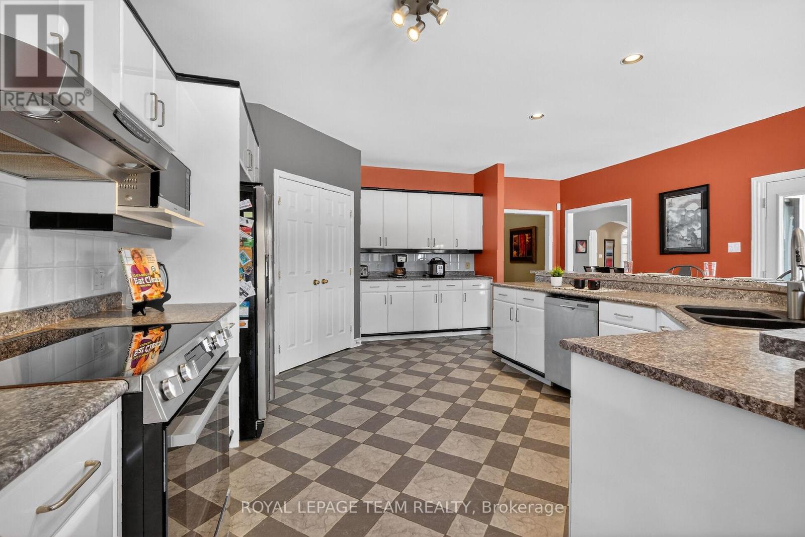 1611 Landel Drive, Ottawa, Ontario  K2W 1C2 - Photo 20 - X12803454