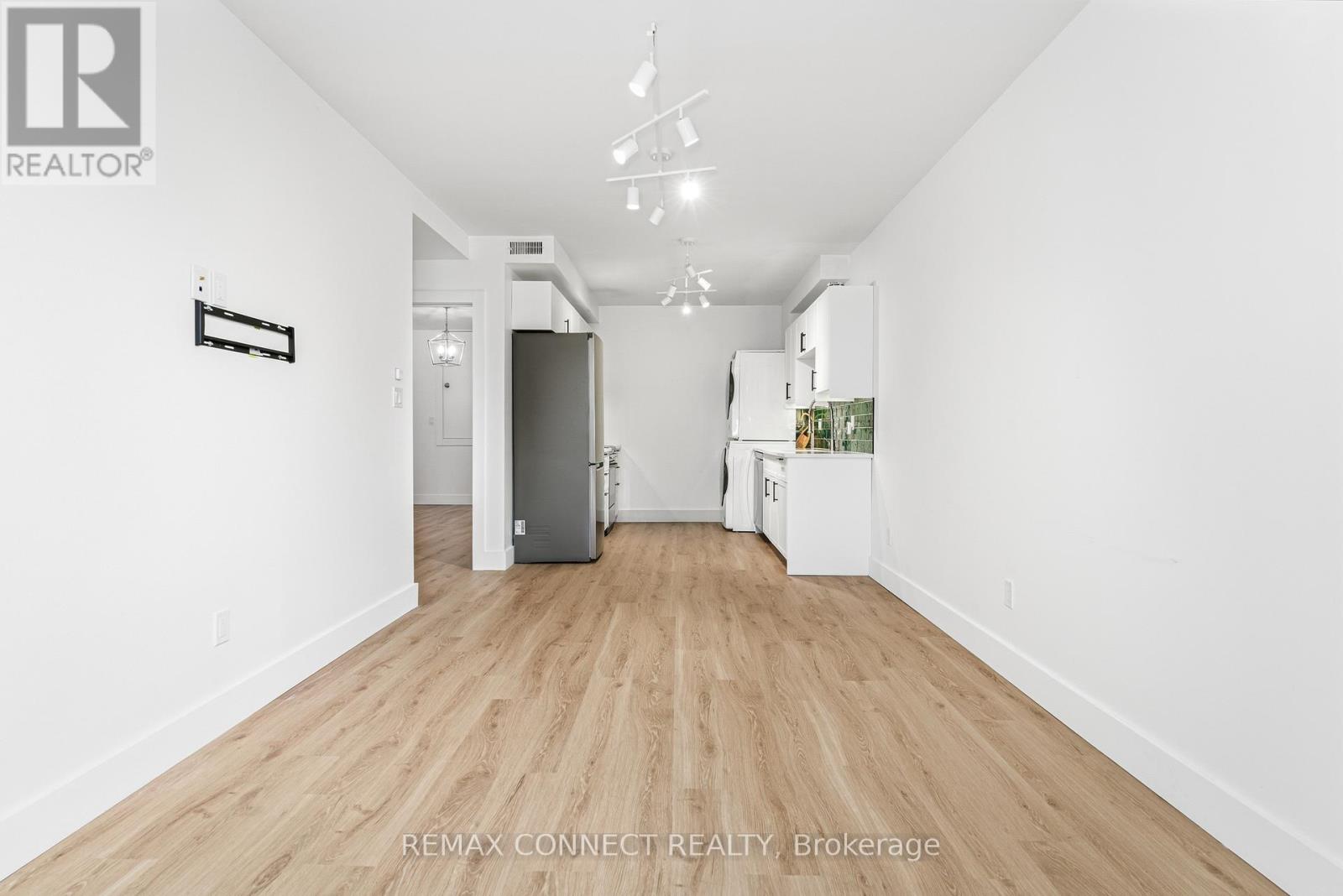 Lower - 16 Rosemount Avenue, Toronto, Ontario  M6H 2M1 - Photo 7 - C12868506