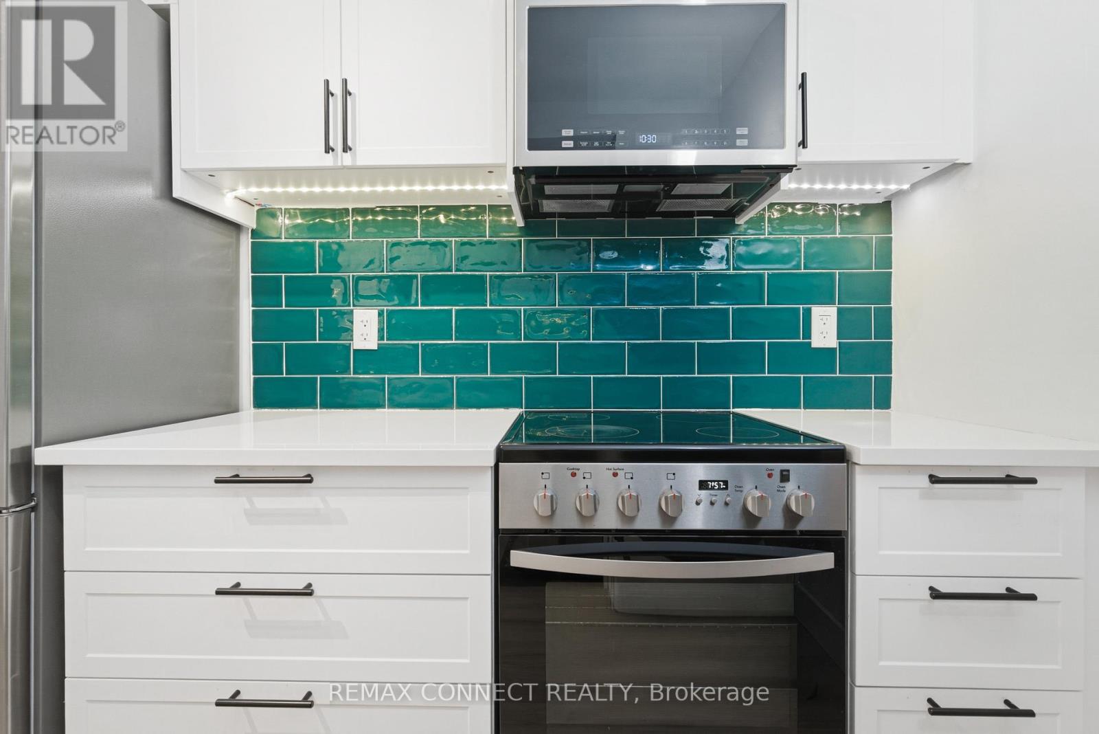 Lower - 16 Rosemount Avenue, Toronto, Ontario  M6H 2M1 - Photo 5 - C12868506