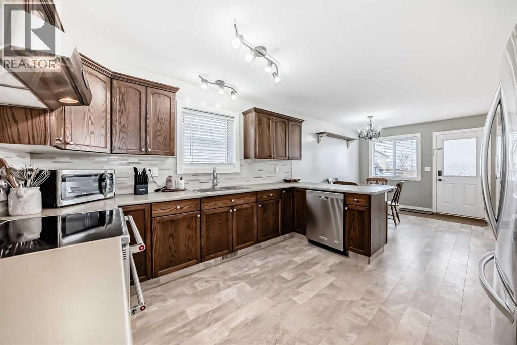 120 Heartland Crescent, Penhold, Alberta  T0M 1R0 - Photo 9 - A2296504