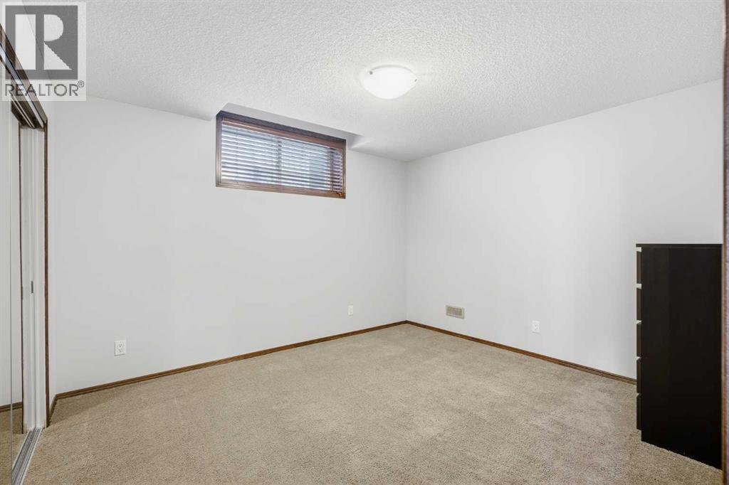 126 Pantego Way NW, Calgary, Alberta  T3K 0K6 - Photo 40 - A2298884