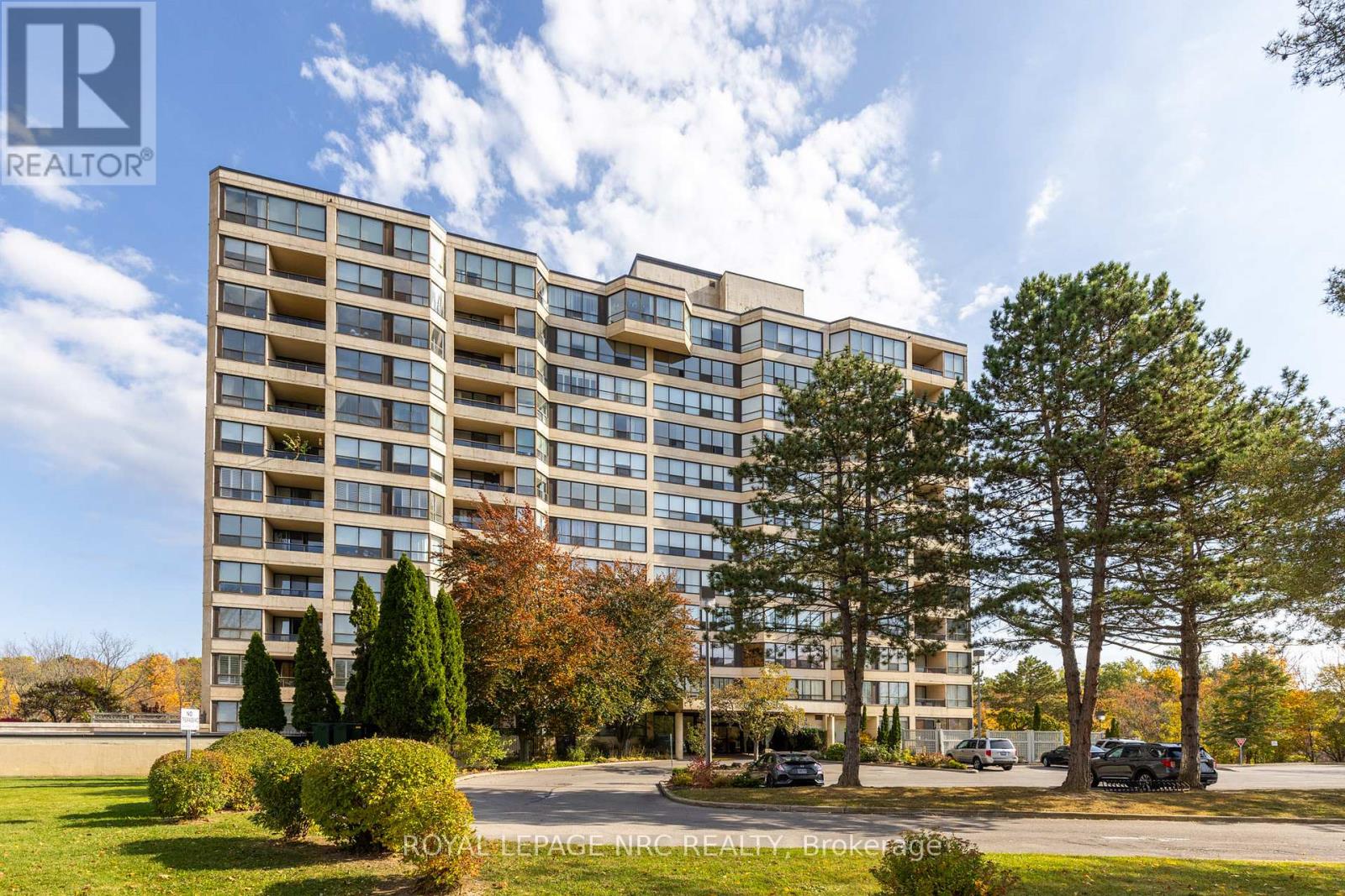 804 - 3 Towering Heights Boulevard, St. Catharines, Ontario  L2T 4A4 - Photo 1 - X12966908