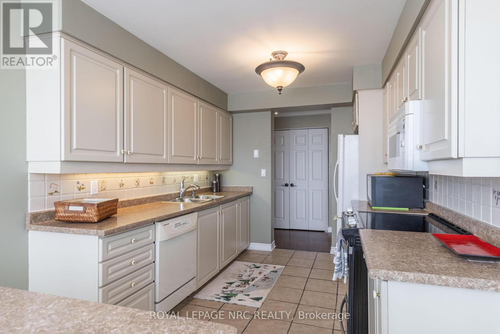 804 - 3 Towering Heights Boulevard, St. Catharines, Ontario  L2T 4A4 - Photo 10 - X12966908