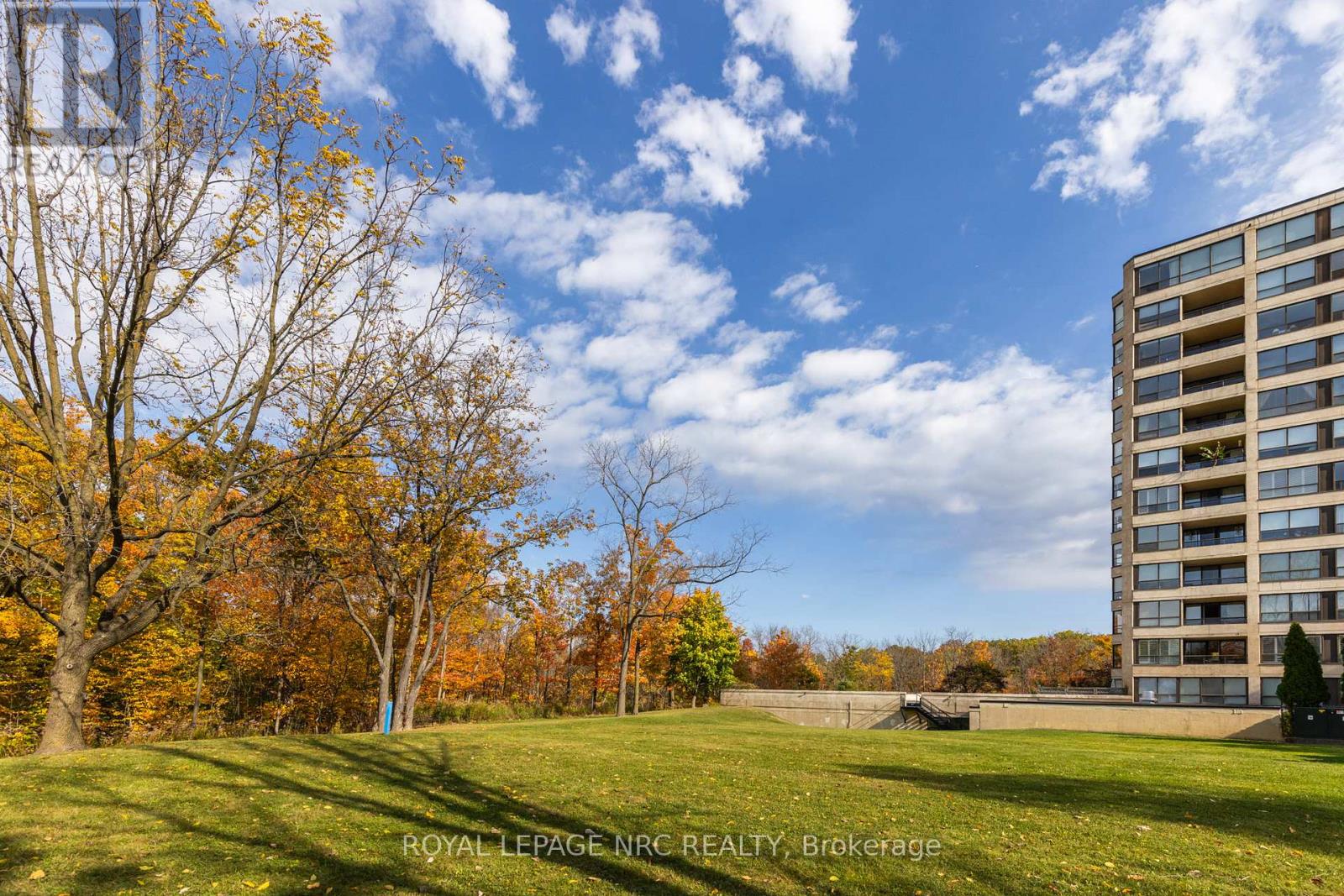 804 - 3 Towering Heights Boulevard, St. Catharines, Ontario  L2T 4A4 - Photo 4 - X12966908