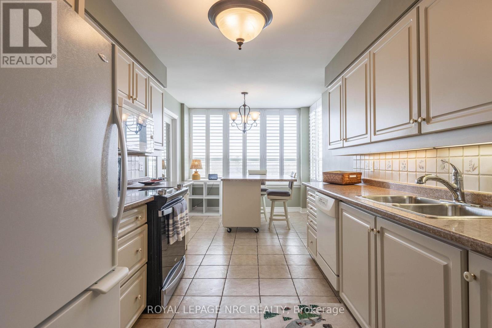 804 - 3 Towering Heights Boulevard, St. Catharines, Ontario  L2T 4A4 - Photo 9 - X12966908