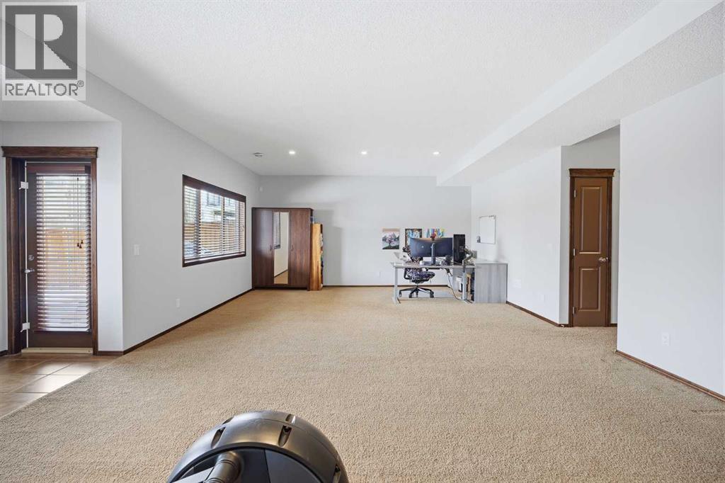 126 Pantego Way NW, Calgary, Alberta  T3K 0K6 - Photo 37 - A2298884