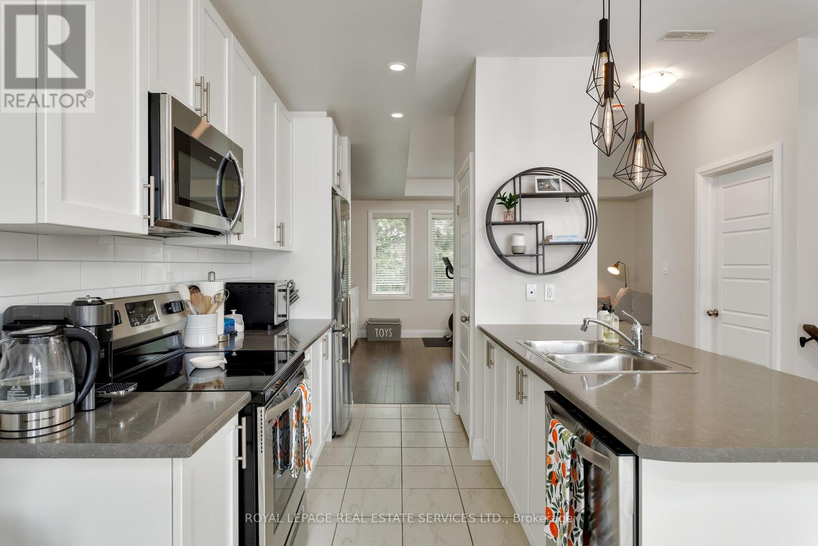 22 - 405 Plains Road E, Burlington, Ontario  L7T 2C9 - Photo 10 - W12966530