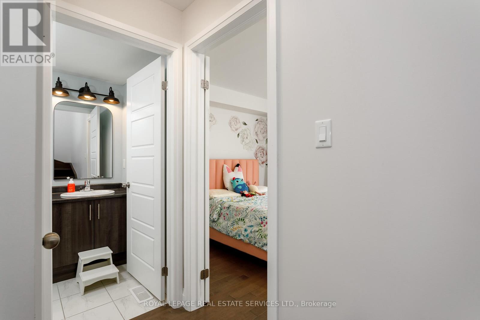 22 - 405 Plains Road E, Burlington, Ontario  L7T 2C9 - Photo 27 - W12966530