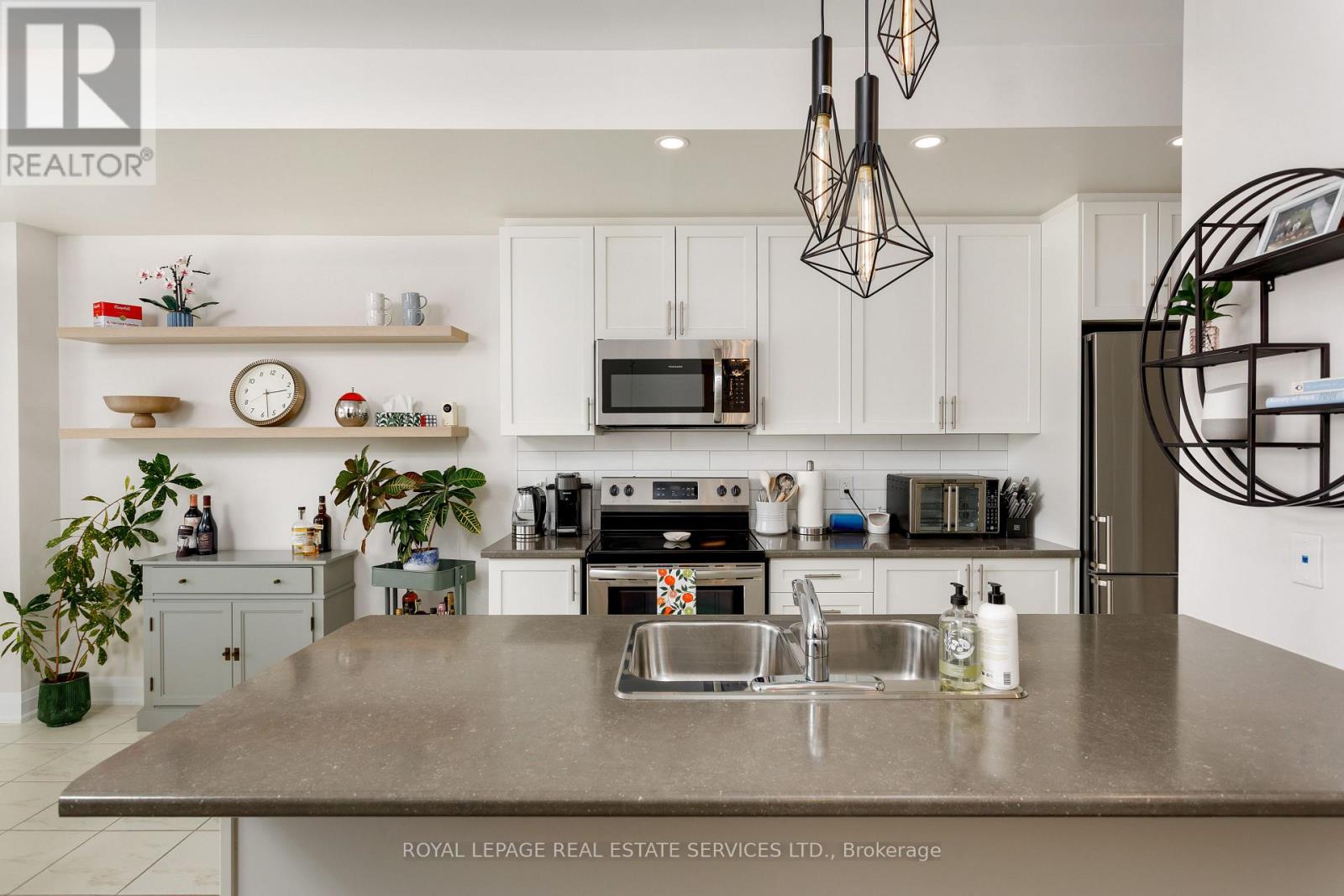 22 - 405 Plains Road E, Burlington, Ontario  L7T 2C9 - Photo 8 - W12966530