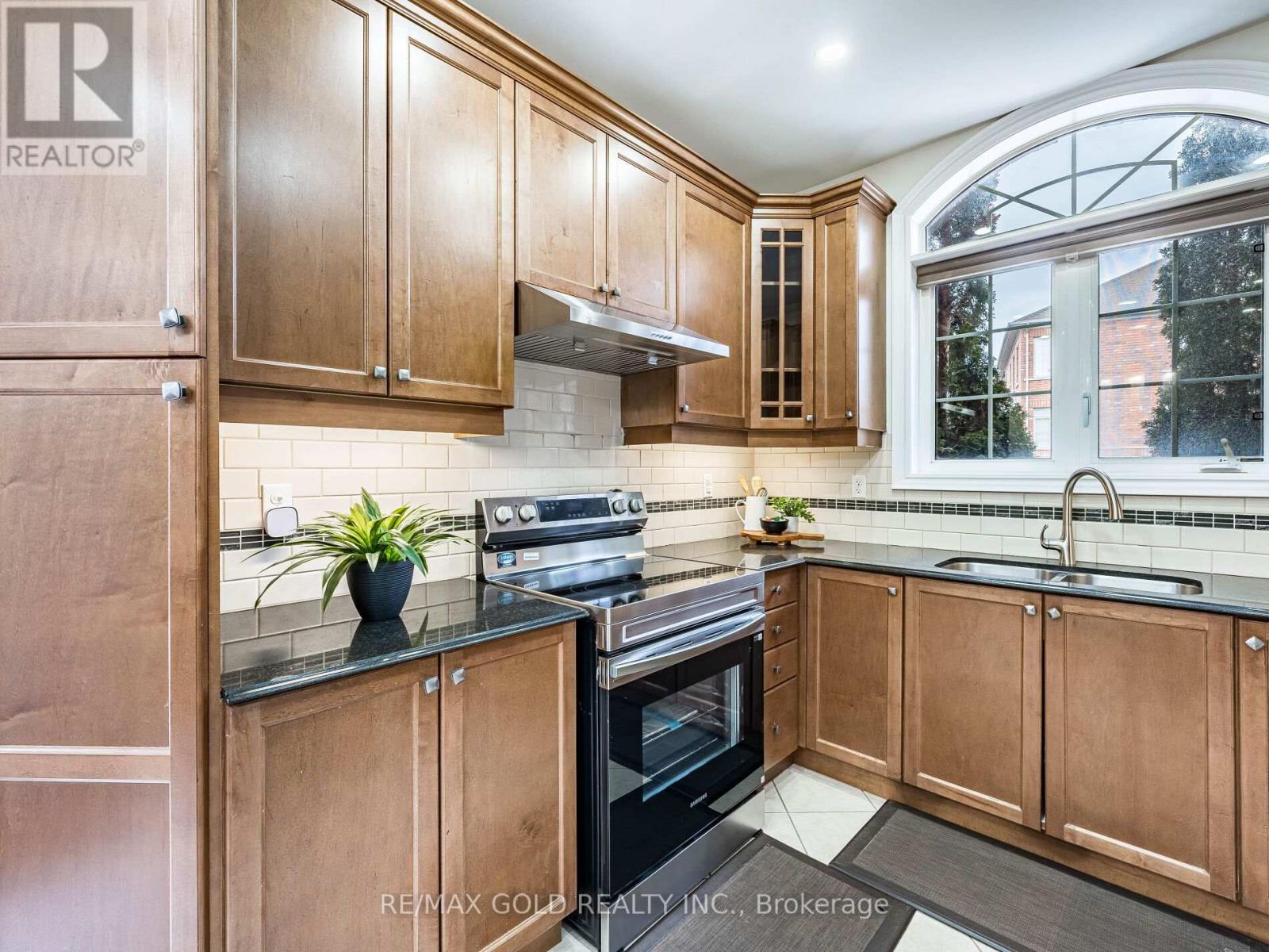 2 Bryony Road, Brampton, Ontario  L7A 0W3 - Photo 11 - W12966590