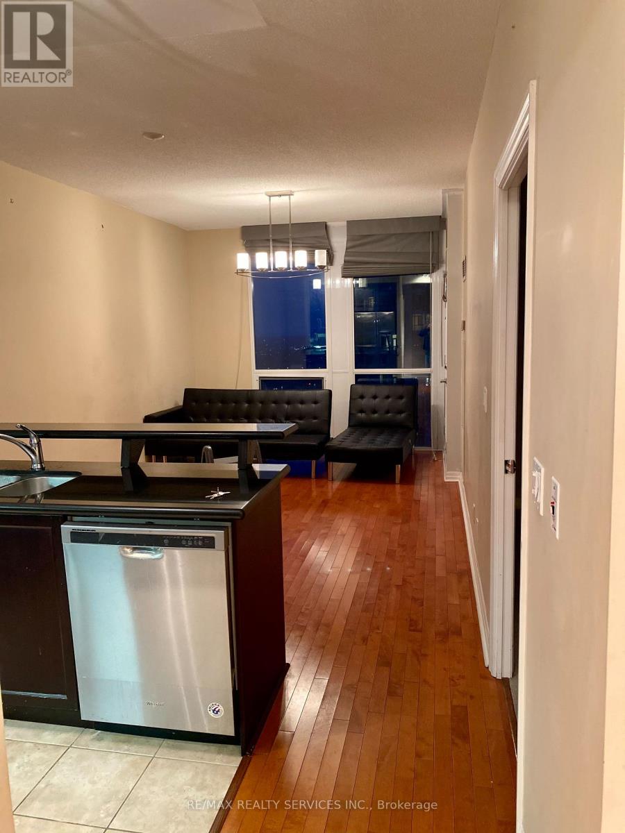 2506 - 220 Burnhamthorpe Road W, Mississauga, Ontario  L5B 4N4 - Photo 2 - W12966636