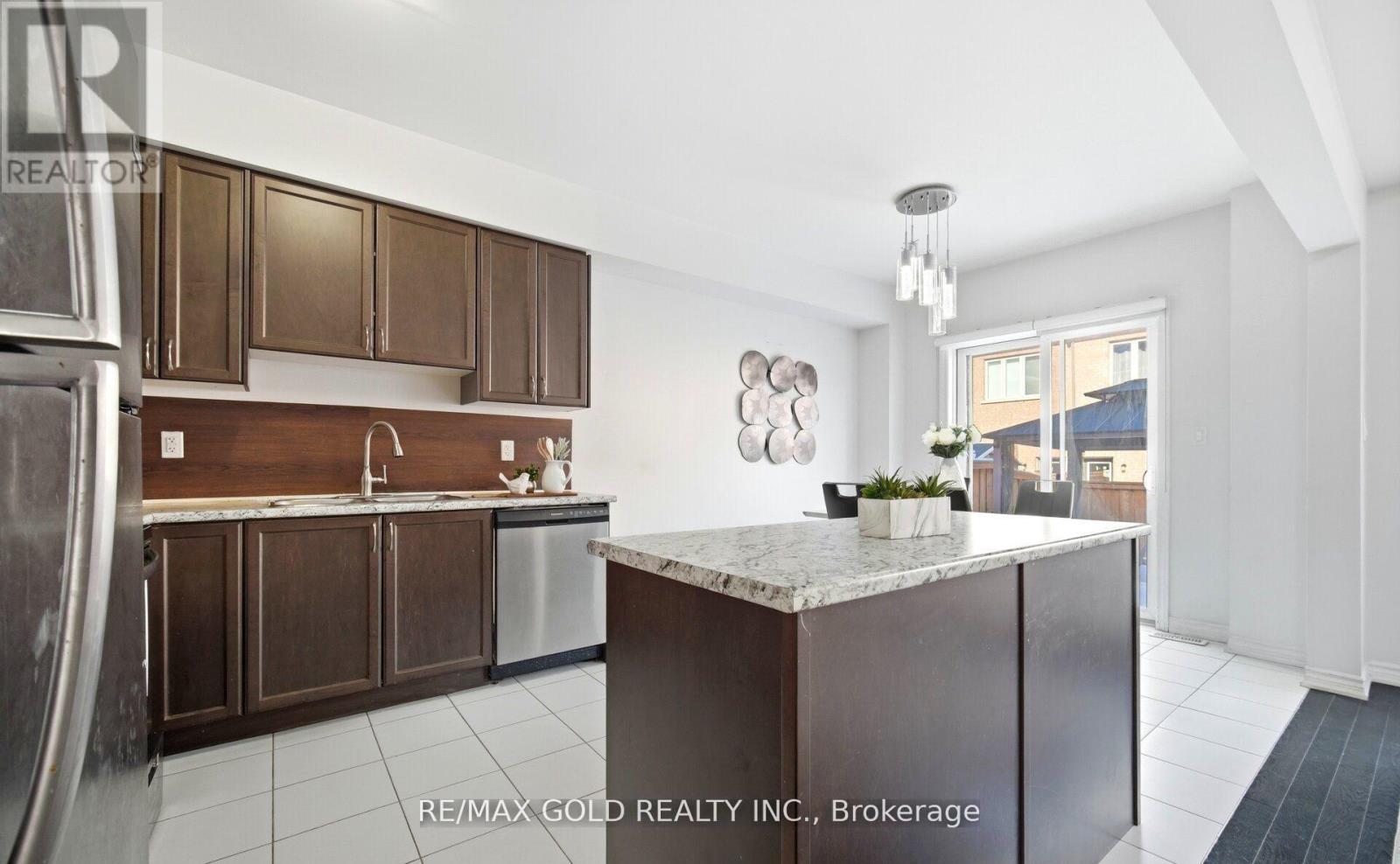 15 Hines Street, Brampton, Ontario  L7A 4X4 - Photo 16 - W12966656