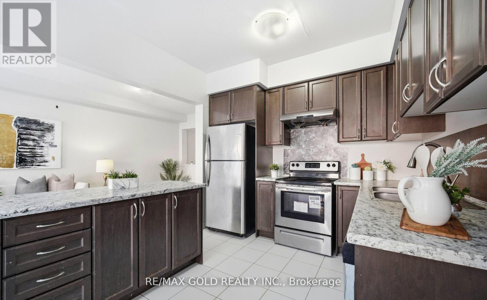 15 Hines Street, Brampton, Ontario  L7A 4X4 - Photo 18 - W12966656