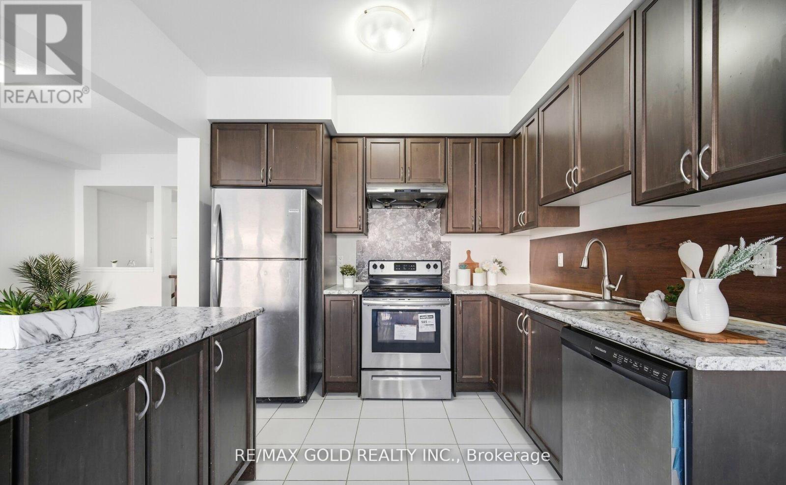 15 Hines Street, Brampton, Ontario  L7A 4X4 - Photo 19 - W12966656