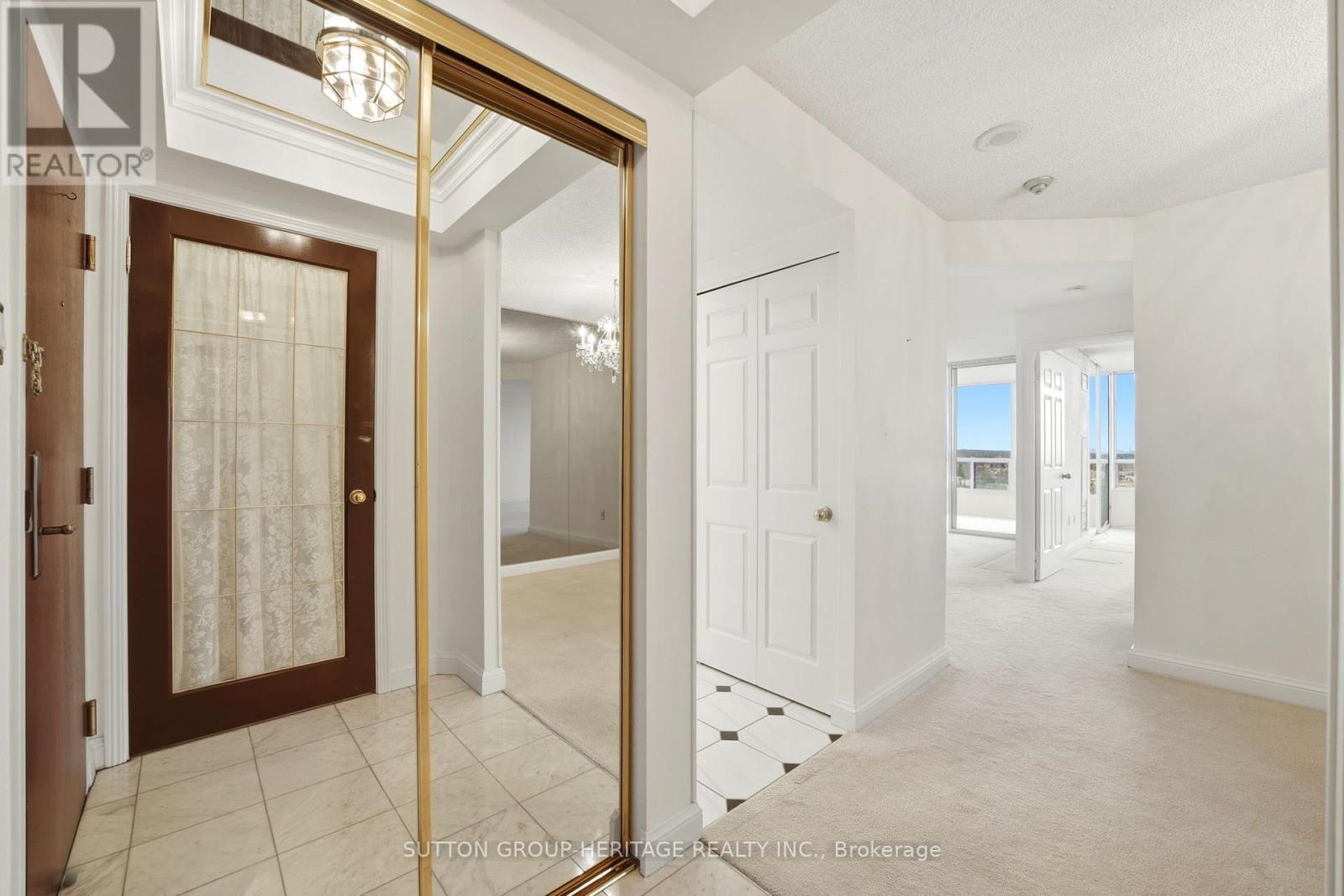 1405 - 24 Hanover Road, Brampton, Ontario  L6S 5K8 - Photo 2 - W12966660