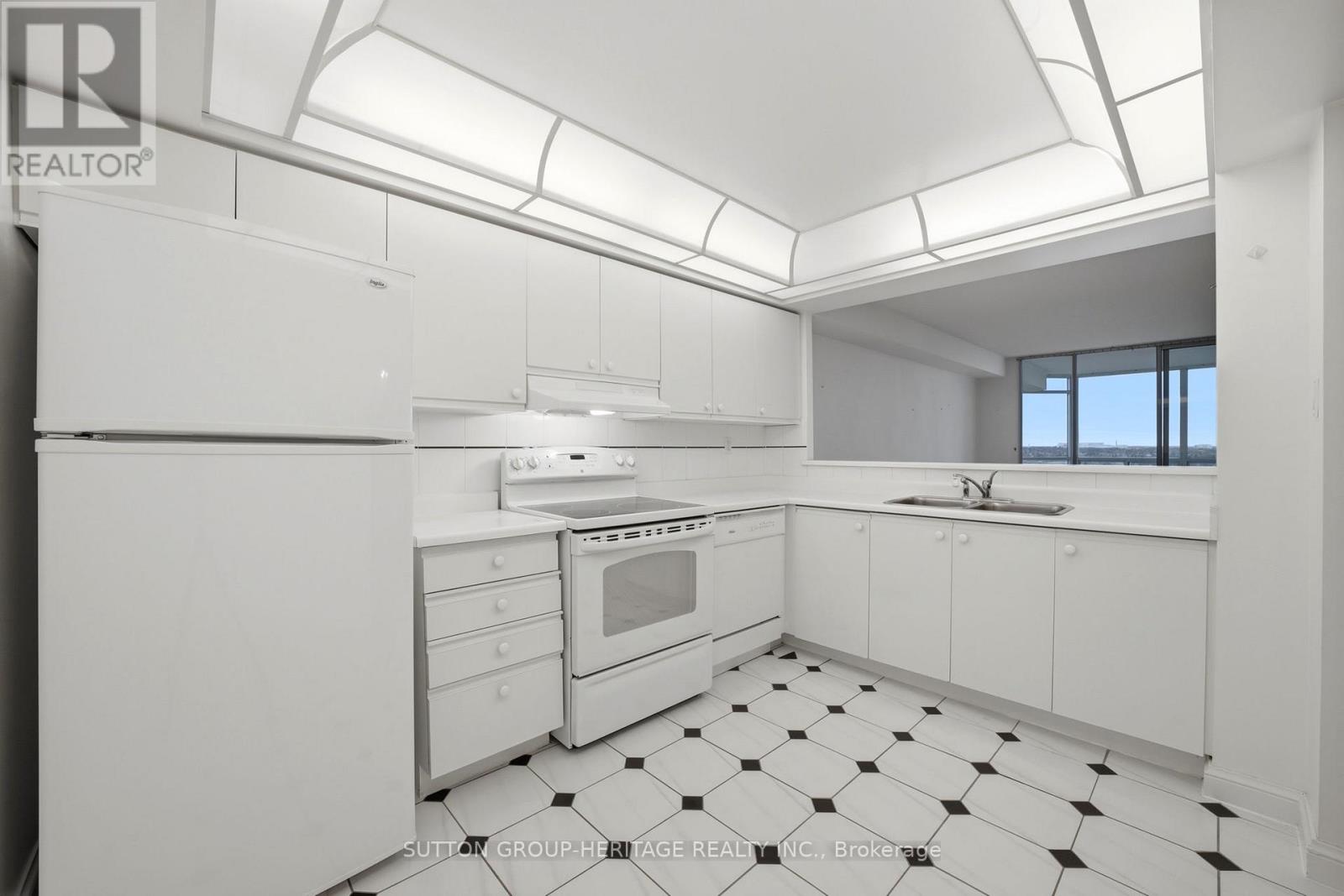 1405 - 24 Hanover Road, Brampton, Ontario  L6S 5K8 - Photo 8 - W12966660