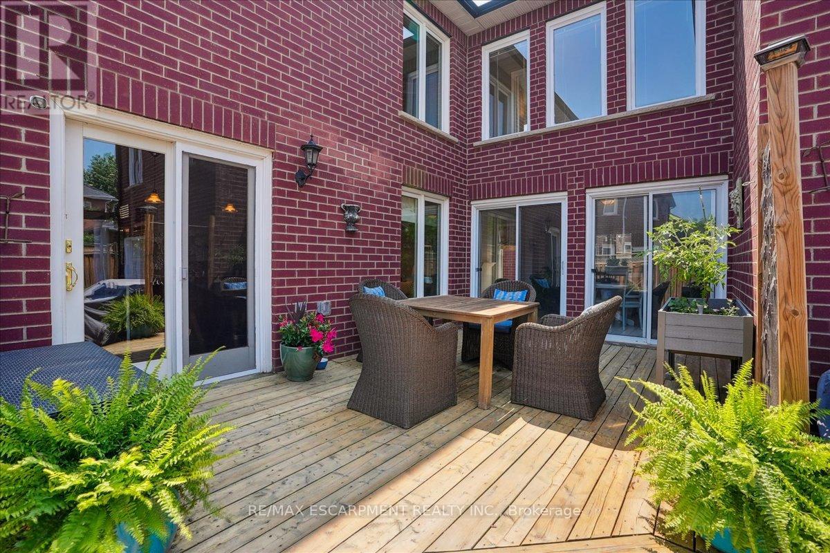 105 River Glen Boulevard, Oakville, Ontario  L6H 5Z5 - Photo 10 - W12966678