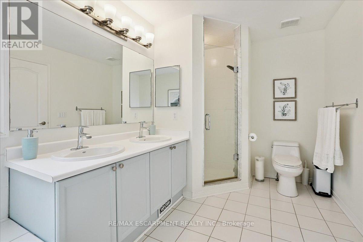 105 River Glen Boulevard, Oakville, Ontario  L6H 5Z5 - Photo 14 - W12966678