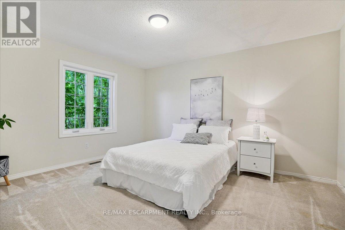 105 River Glen Boulevard, Oakville, Ontario  L6H 5Z5 - Photo 15 - W12966678