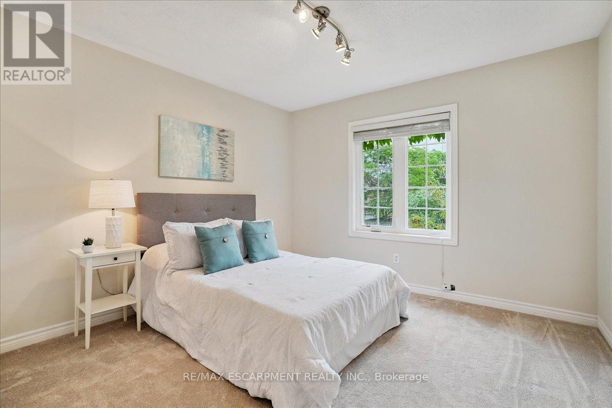 105 River Glen Boulevard, Oakville, Ontario  L6H 5Z5 - Photo 18 - W12966678