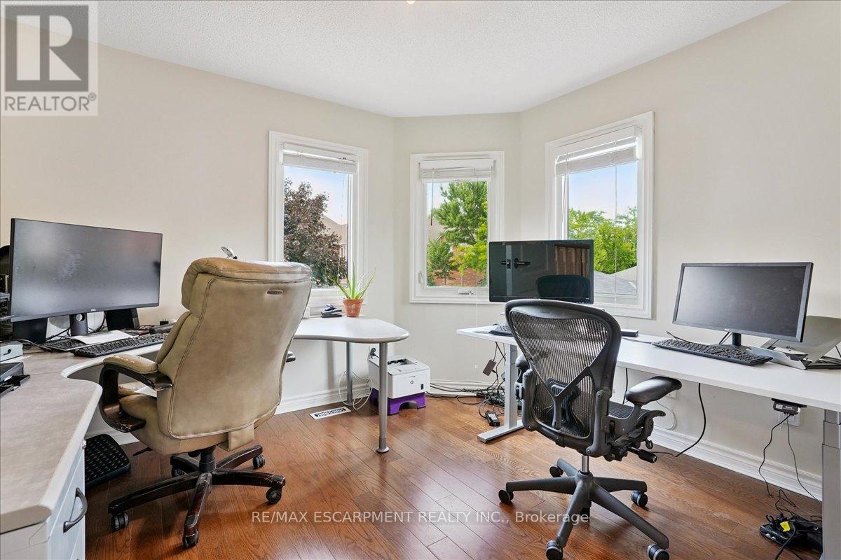 105 River Glen Boulevard, Oakville, Ontario  L6H 5Z5 - Photo 19 - W12966678