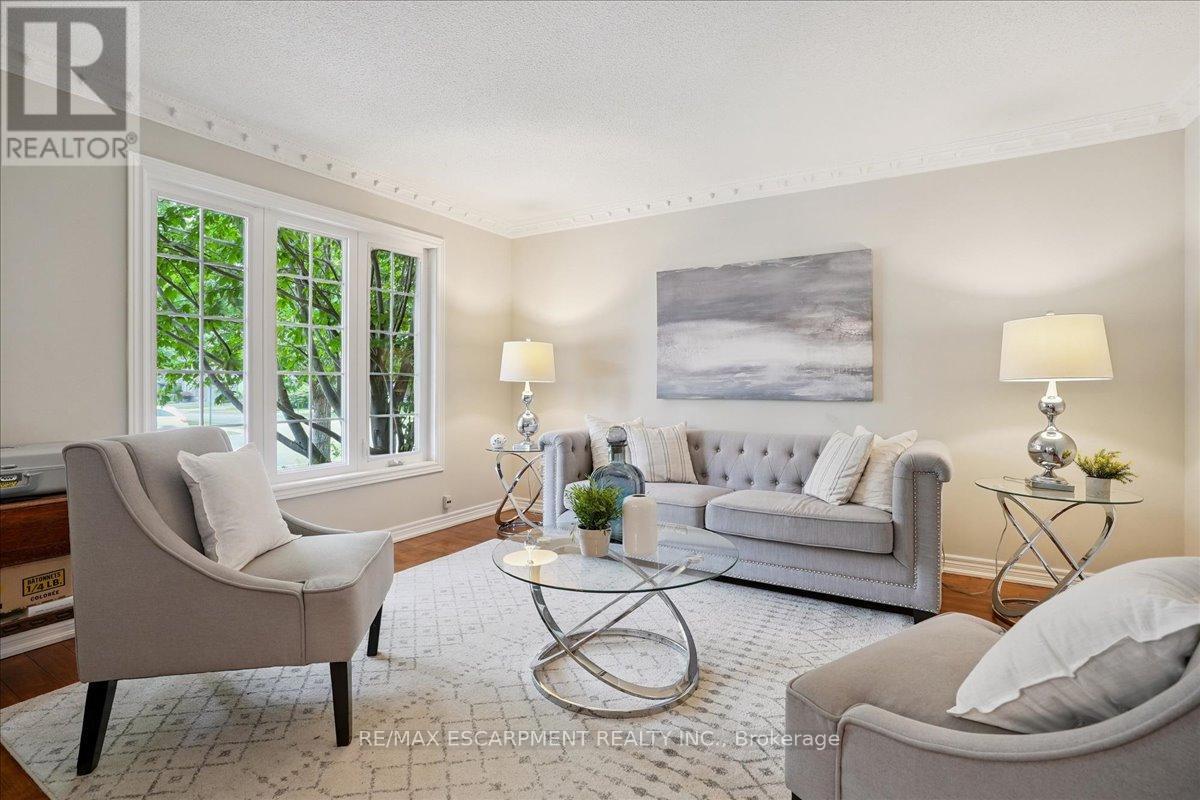 105 River Glen Boulevard, Oakville, Ontario  L6H 5Z5 - Photo 4 - W12966678