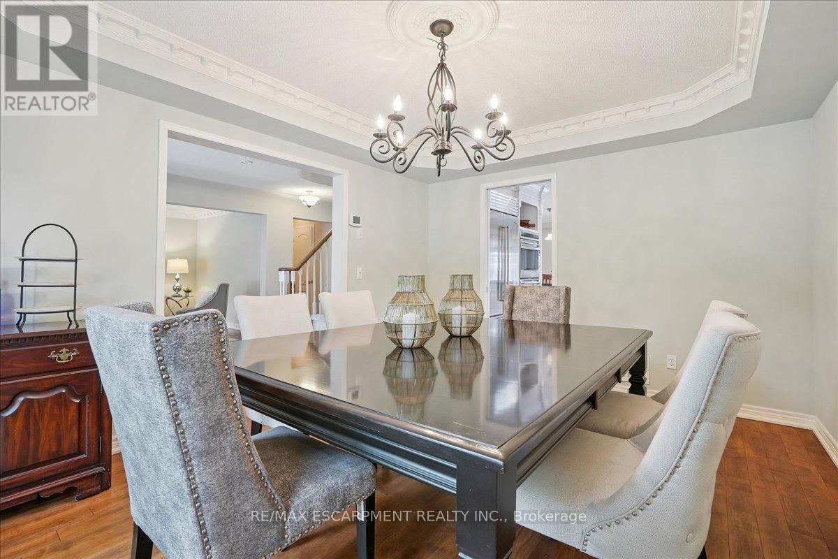 105 River Glen Boulevard, Oakville, Ontario  L6H 5Z5 - Photo 5 - W12966678