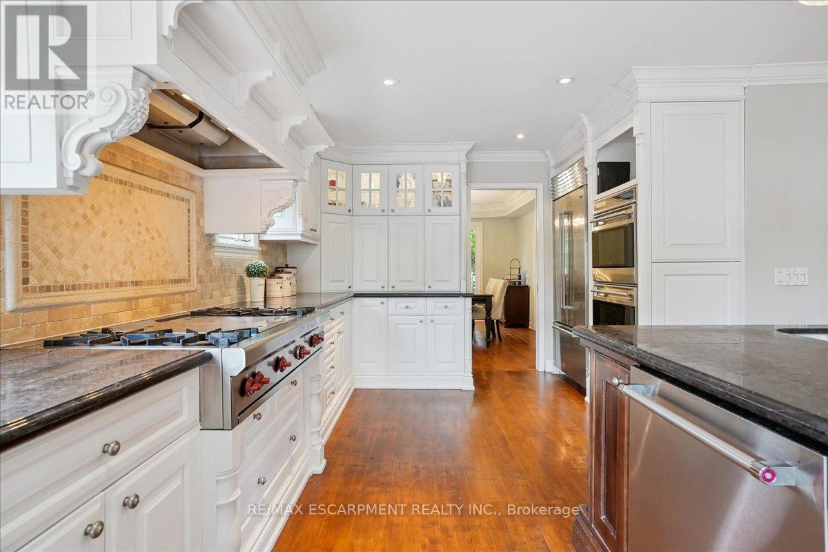 105 River Glen Boulevard, Oakville, Ontario  L6H 5Z5 - Photo 6 - W12966678