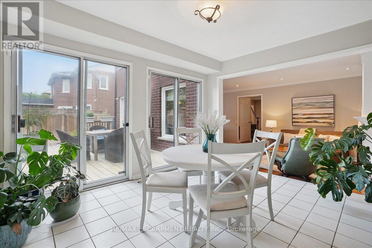 105 River Glen Boulevard, Oakville, Ontario  L6H 5Z5 - Photo 9 - W12966678