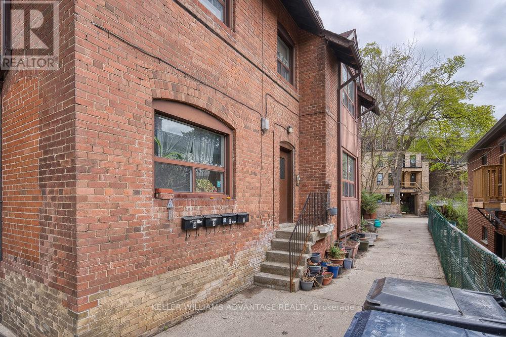 24 Indian Road Crescent, Toronto, Ontario  M6P 2G1 - Photo 4 - W12966696