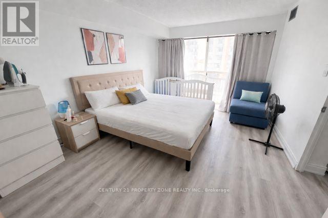 601 - 325 Webb Drive, Mississauga, Ontario  L5B 3Z9 - Photo 5 - W12966704